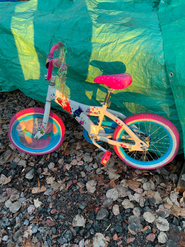 Dreamworks Trolls Kids Bicycle 16” Poppy Girls Bike in Kids in Sudbury - Image 2