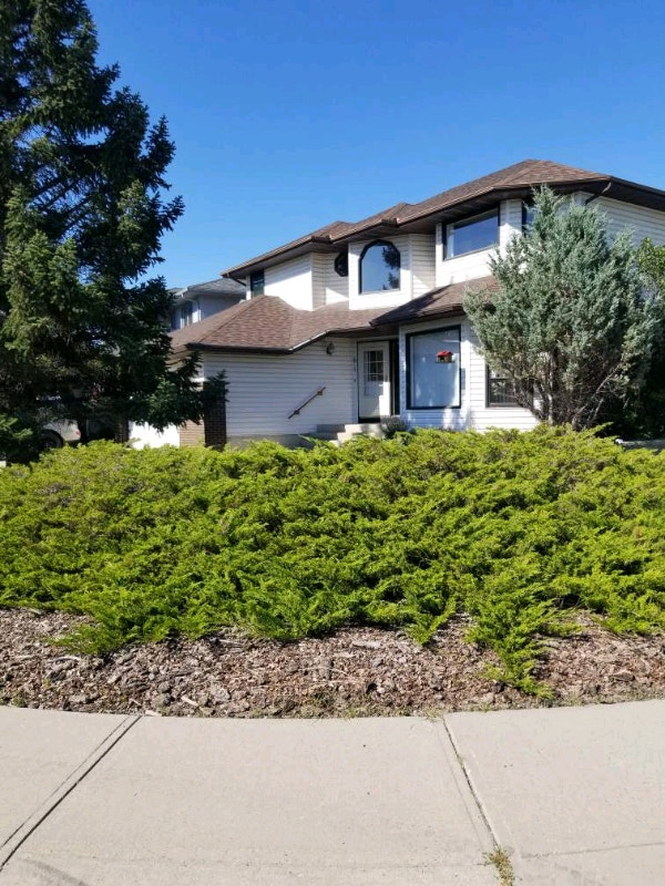 Large Executive house in Woodbine with an oversized double attac Long