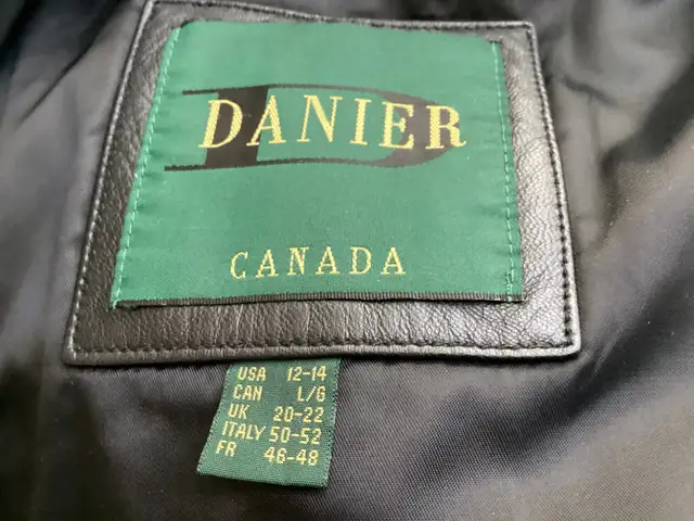 Leather jacket women’s Danier in Women's - Tops & Outerwear in Markham / York Region - Image 4