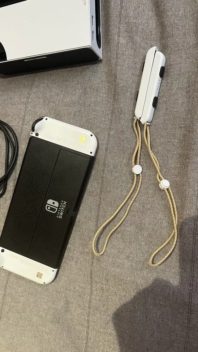 Nintendo swicht oled  in Nintendo Switch in Longueuil / South Shore - Image 9