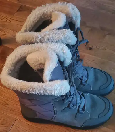 Columbia Womens Boots - Size 9, View more