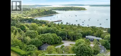 This newly renovated fully furnished utilities included sweet rental home offers prime location in O...