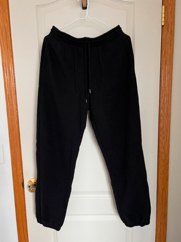 Uniqlo Women's Sweatpants - Black in Women's - Bottoms in Winnipeg - Image 2