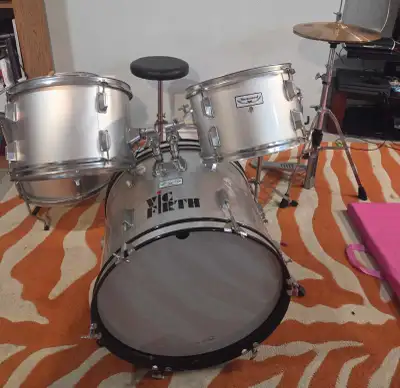Nice set of drums woth new skins , new pedal, and new sticks. Need to move fast for extra space. Ple...