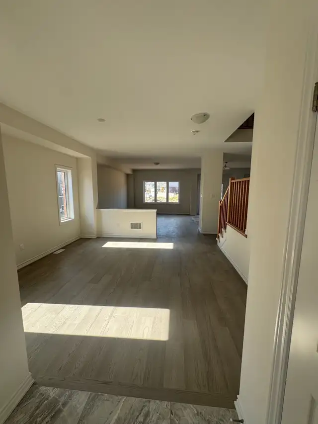Flooring Installation Services – Vinyl, Laminate & Hardwood