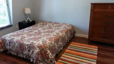 Spacious furnished room - Eglinton West station