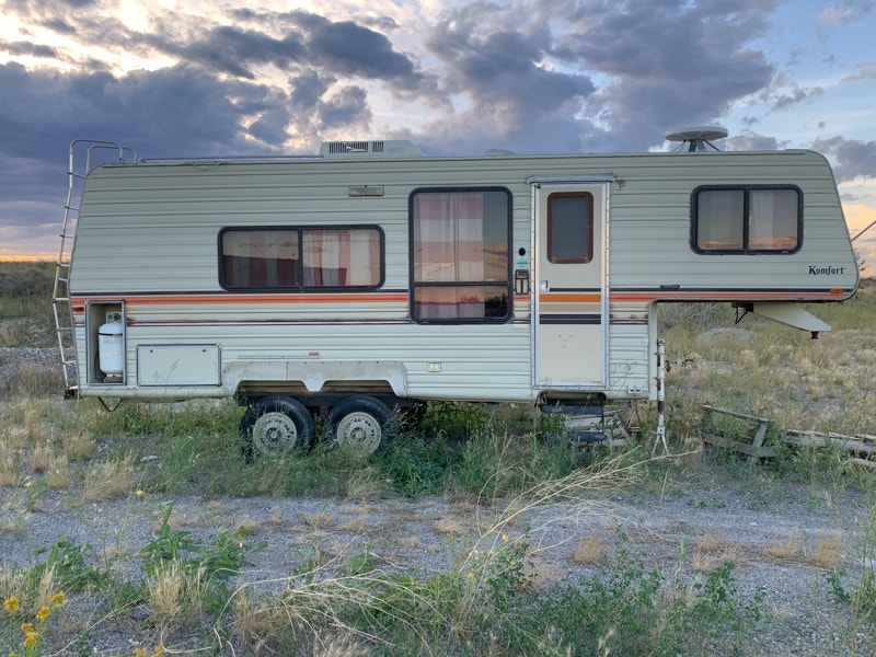 Komfort 24' 5th. wheel for sale. Good for dry storage or parts. RVs