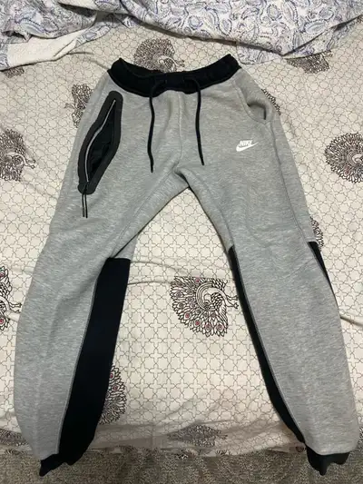 size men’s XS worn barely feel free to ask for anything (alot less then retail price)