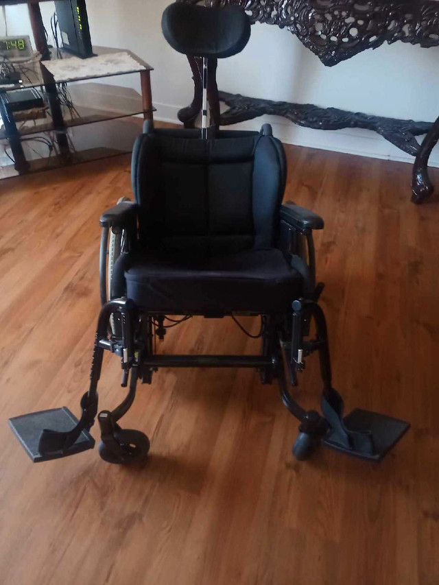 Chaise roulante Prima dans Santé et besoins spéciaux  à Saint-Hyacinthe