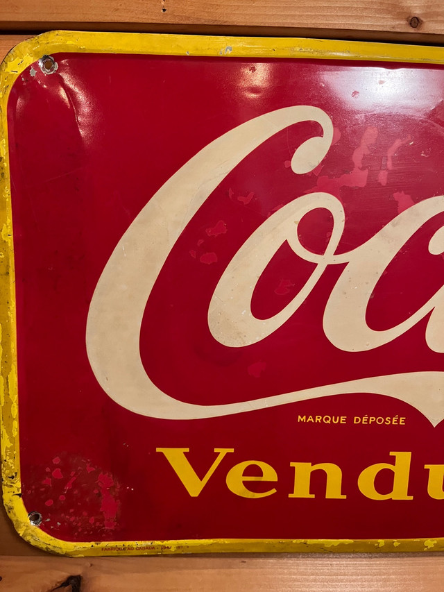 Enseigne Coca-Cola vintage sign 1947 12’’ x 29’’ in Arts & Collectibles in Gatineau - Image 2