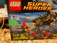 Lego DC Comics Super heroes set for sa;e`