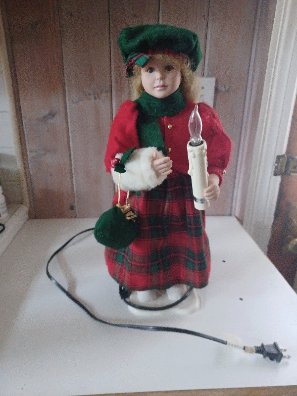 Musical Christmas Caroler in Arts & Collectibles in Barrie