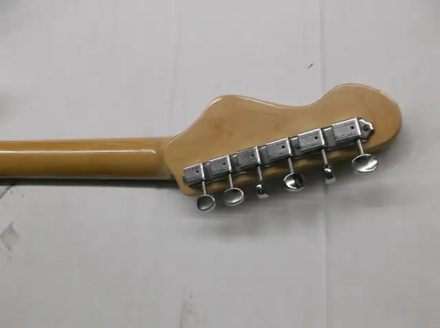 Guitare électrique Vintage in Guitars in Sherbrooke - Image 8