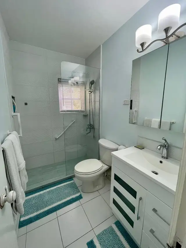 Comfortable Seaside Home Away from Home! in Jamaica in Canada - Image 4