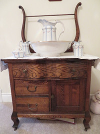 ANTIQUE WASH SET AND STAND