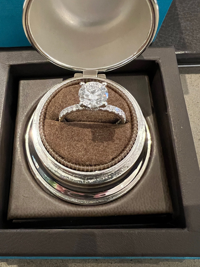 Birks 1.51ct diamond platinum engagement ring / bague en diamant dans Bijoux et montres  à Ville de Montréal