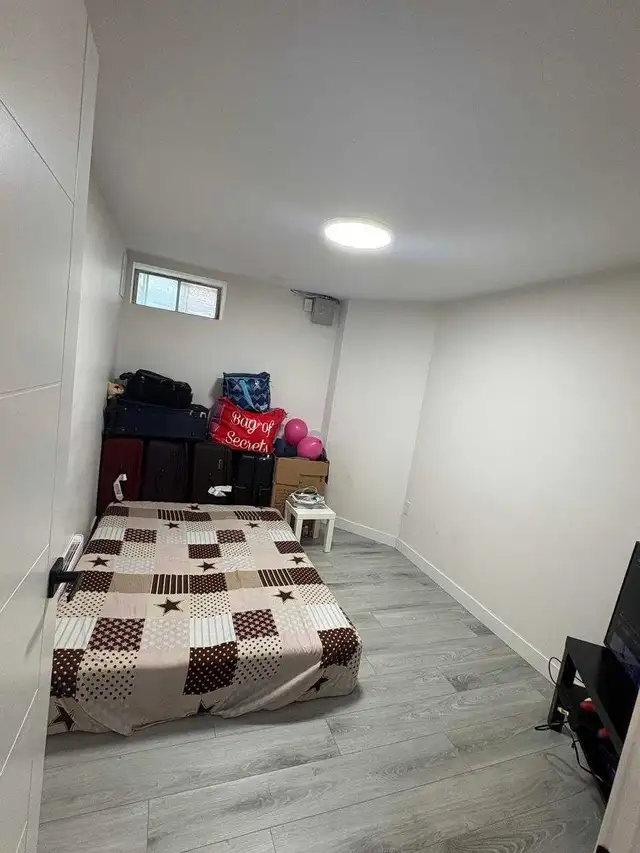 Basement for rent in Manitoba in Canada - Image 7