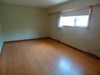 1 BR AVAIL JULY 1st, 10 Minutes walk to U OF M