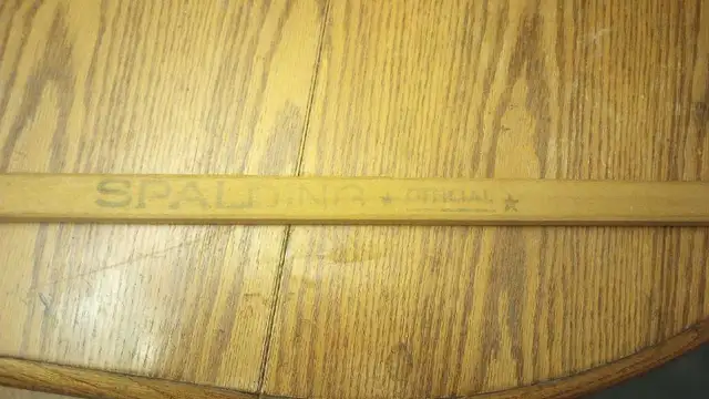 Vintage Spalding blue line hockey stick in Hockey in Winnipeg - Image 4