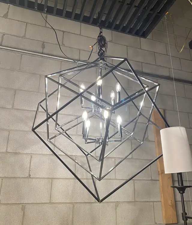 Chandelier in Indoor Lighting & Fans in Hamilton - Image 2