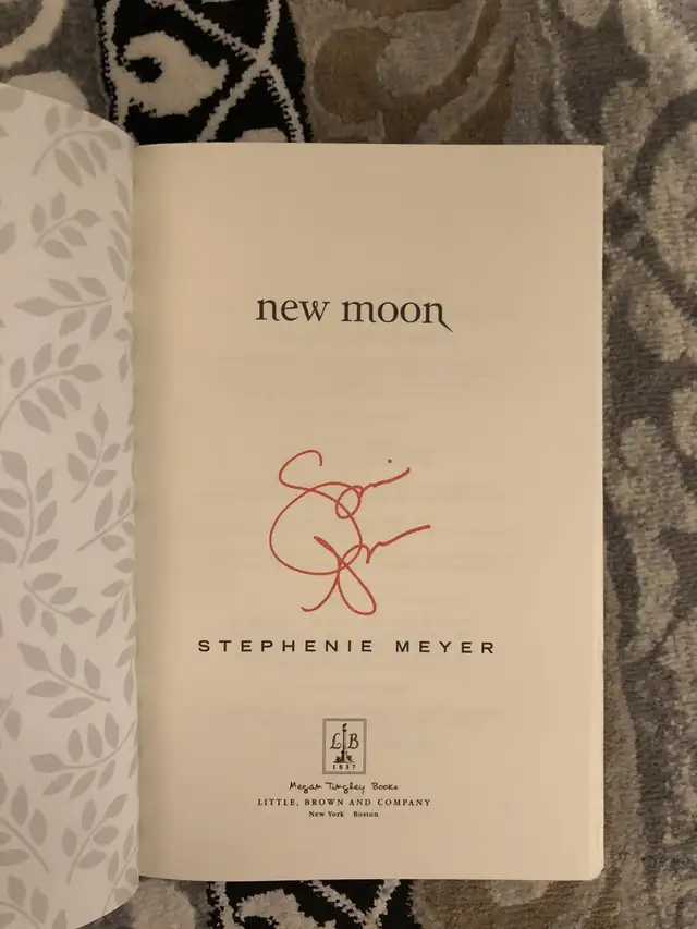 Twilight New Moon Collectors Edition in Fiction in City of Toronto - Image 3