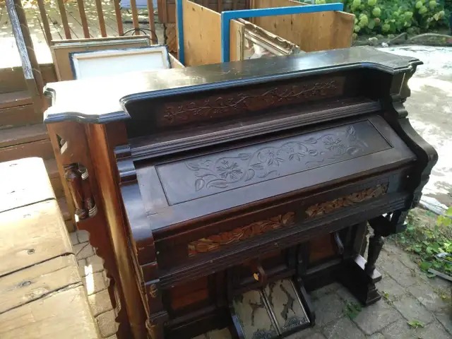 Harmonium à donner (Si c'est affiché, c'est disponible) in Pianos & Keyboards in Laval / North Shore - Image 5