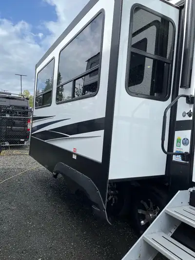 Excellent shape 5th wheel for sale My loss, your gain! Serious enquires only.