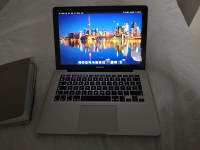 MacBook Pro 13" i5 16 RAM 1,5 GB Graphics 256 GB Hard Drive