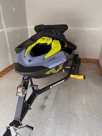 Experience peak excitement on the water with this 2024 Sea-Doo Spark Trixx 3 Up, featuring a powerfu...