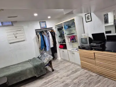 Room rental in Mississauga. No deposit. There is a private room and a shared room: no lease, no secu...