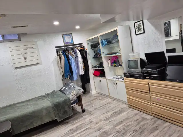 Room rent in Mississauga, Roommates share, Private Room No lease in Room Rentals & Roommates in Mississauga / Peel Region - Image 2