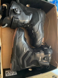  Brand new size 11 skiing boots 