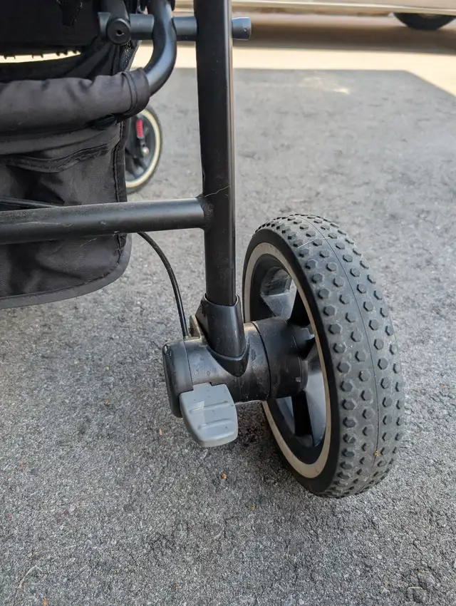 Stroller in Strollers, Carriers & Car Seats in Brantford - Image 6