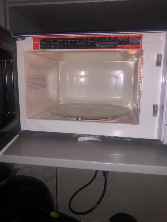 Microwave for sale  in Microwaves & Cookers in Saskatoon - Image 2