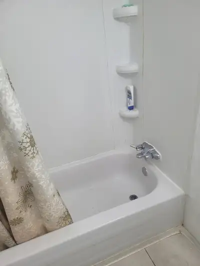 Great Bright Room Available in a three bedroom Condo great room Near to WEM, Mayfield shopping mall...