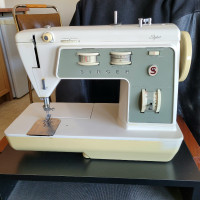 Singer Stylist Sewing Machine and Supplies