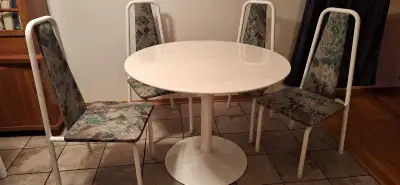 Table et chaises salle à manger, View more