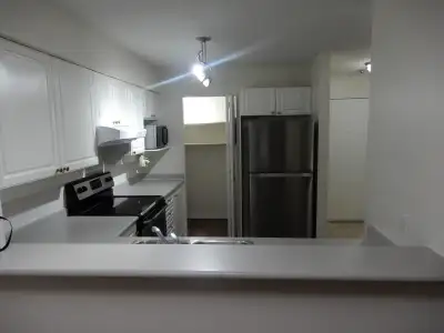 2 bedrooms and 2 full bathrooms. 900 sqf. Monthly Rent of $2,450.00 includes hot water, secured unde...