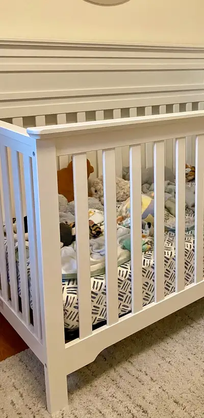 Gently used crib and mattress. Davinci autumn 4-in-1 convertible crib in white finish (m4301w). $499...