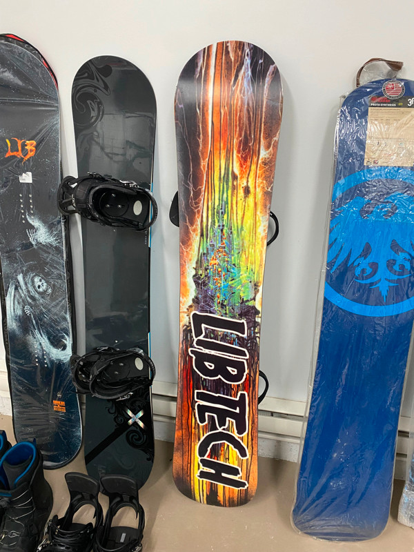 snowboard libtech 170 avec fixation large Burton dans Planches à neige  à Longueuil/Rive Sud - Image 2