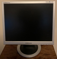 17” Samsung SyncMaster LCD Monitor Model 701N