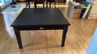 TABLE CARRÉ  à 2 Tirroirs bois massif 35x35x20,5 pouces, View more