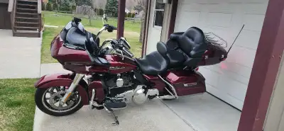 possibly trade for camaro or mustang convertible + $$$ from 2012 / 2017 This exceptionally clean bik...