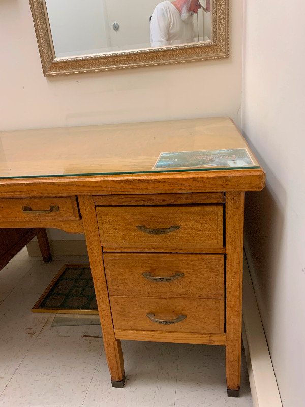 Anitique Teachers Desk all Oak in Desks in Chatham-Kent - Image 4