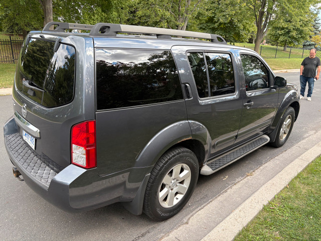 2011  Nissan pathfinder in Cars & Trucks in Mississauga / Peel Region - Image 3