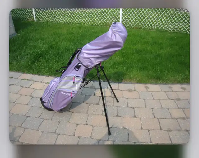 Set de golf femme gaucher avec accessoires  in Golf in Gatineau - Image 3