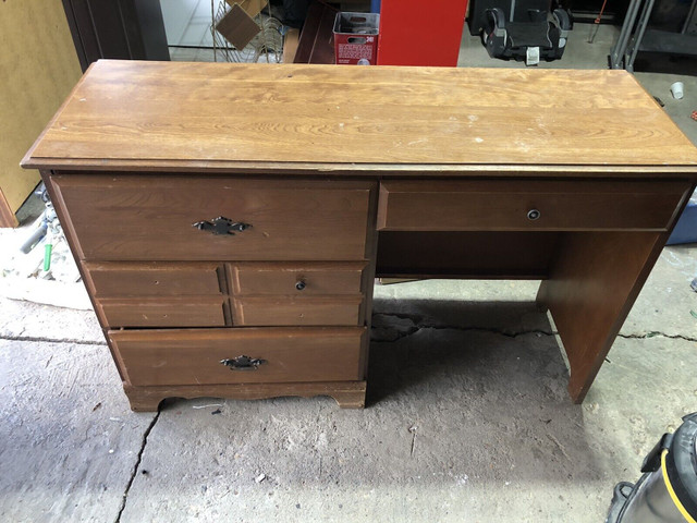 Real wood desk. $55 in Other Business & Industrial in Winnipeg - Image 2