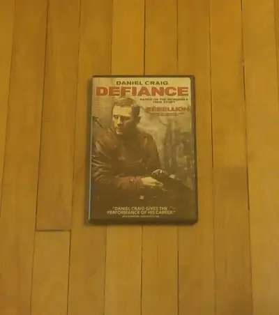DVD/$1. DEFIANCE. $1. RÉBELLION. LES INSURGÉS. Actors: Daniel Craig, Liev Schreiber. Drame. 2008. En...