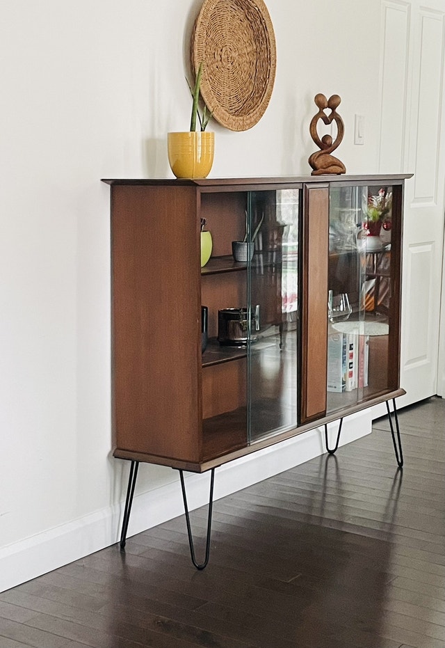 Stunning MCM Walnut Display Case/Sideboard/Bookcase Hutches & Display