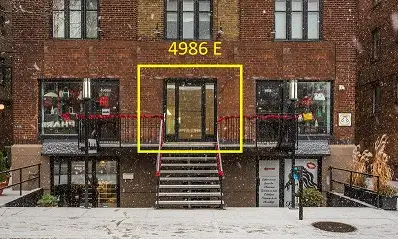 Magasin renove de 300 pieds carrés, metro Snowdo - Renovated